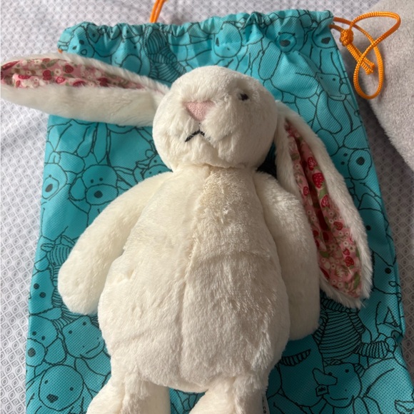 NWT BLOSSOM CREAM BUNNY ‘BERRY’ JELLYCAT - Picture 3 of 4
